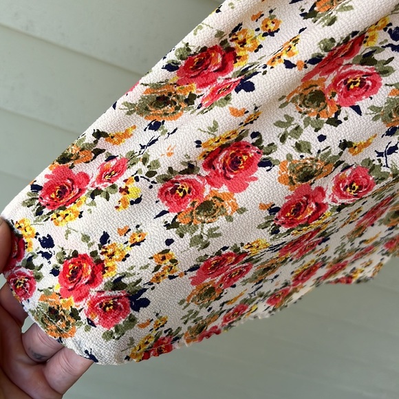 BNWOT LE LIS fun floral dress - Picture 15 of 16